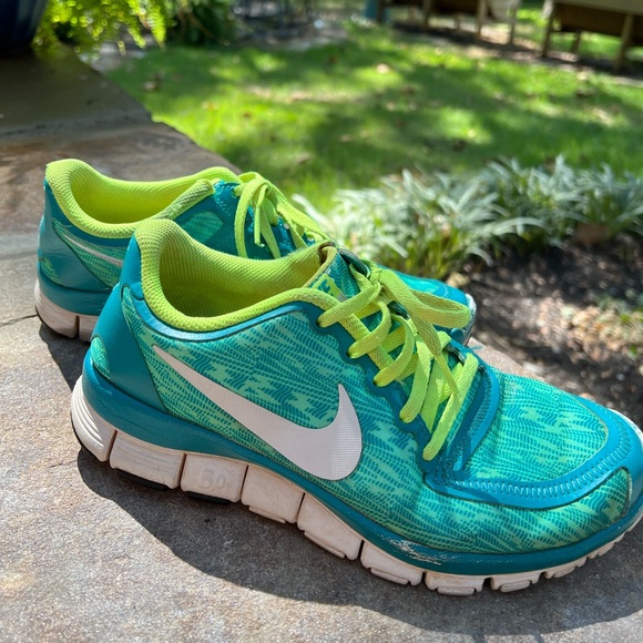 Nike Women’s Free 5.0 V4 Turbo Green Flex Running Shoe - Used - Picture 2 of 3